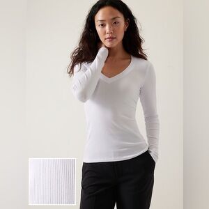 Athleta Renew Seamless V-Neck Top in White Size Small